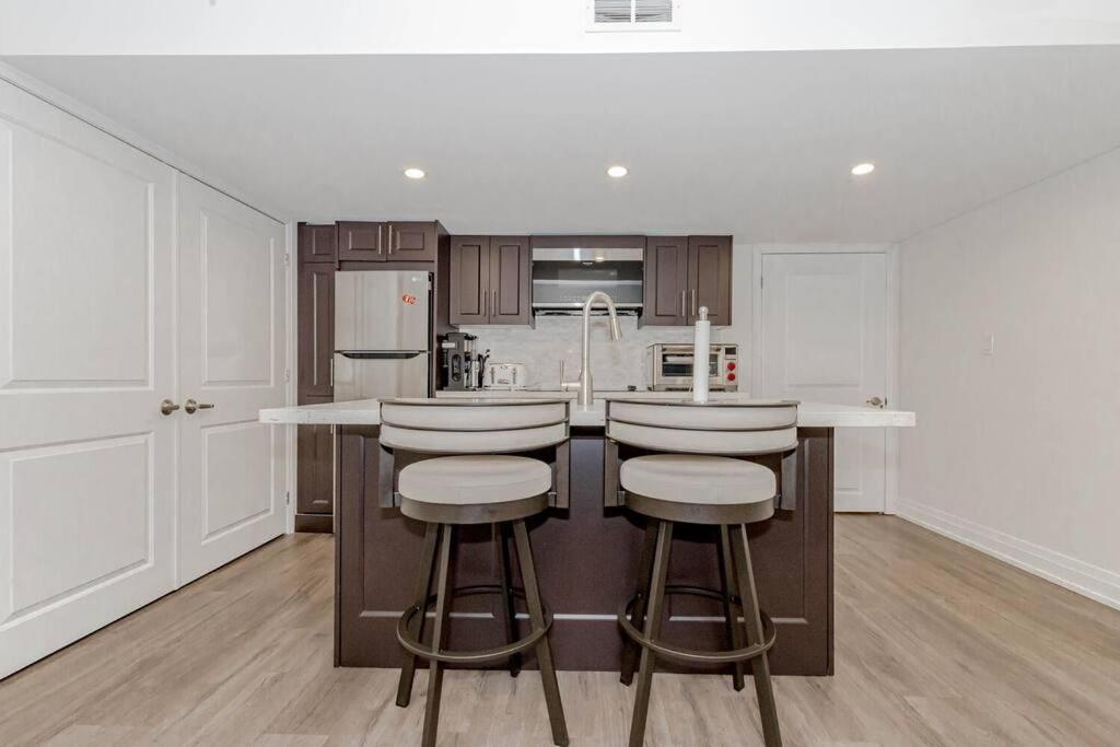 Luxury Basement Apartment in Oakville Monthly stays only