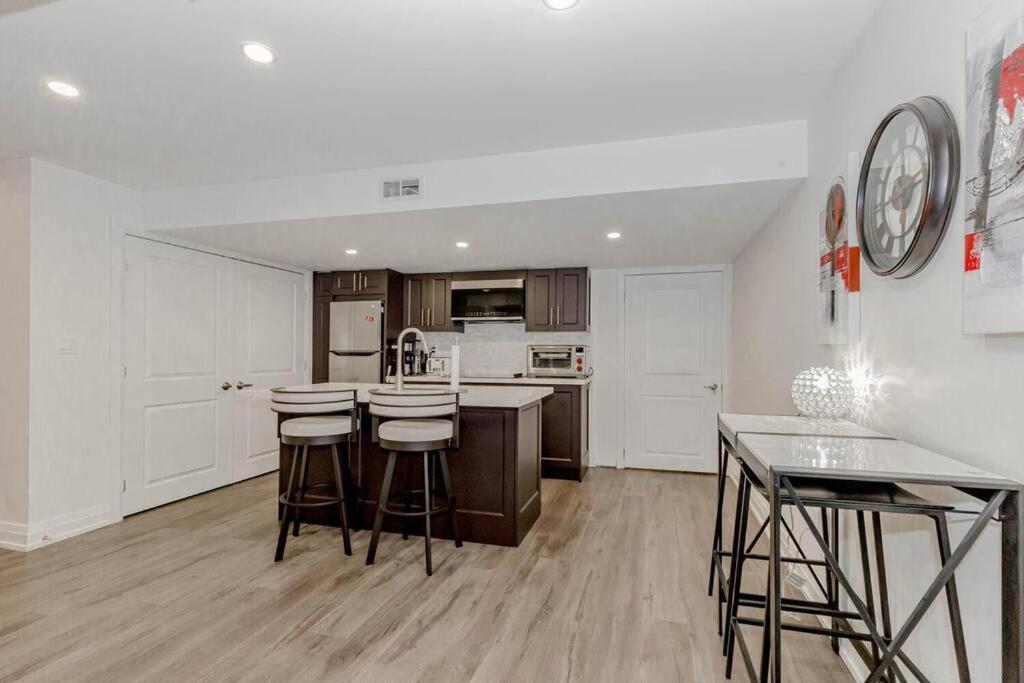 Luxury Basement Apartment in Oakville Monthly stays only