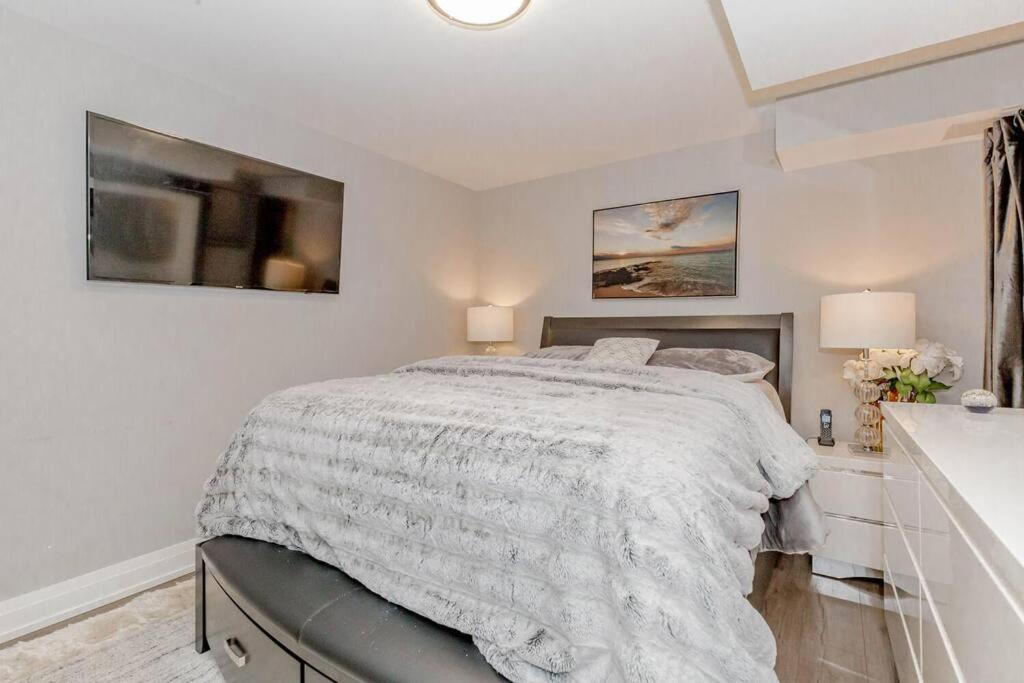 Luxury Basement Apartment in Oakville Monthly stays only