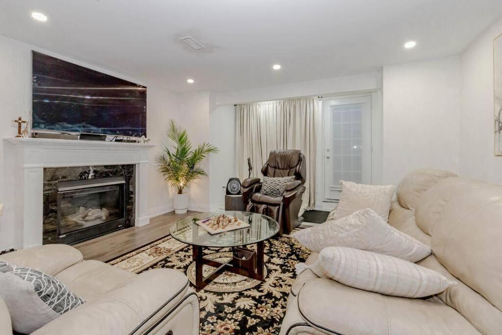 Luxury Basement Apartment in Oakville Monthly stays only