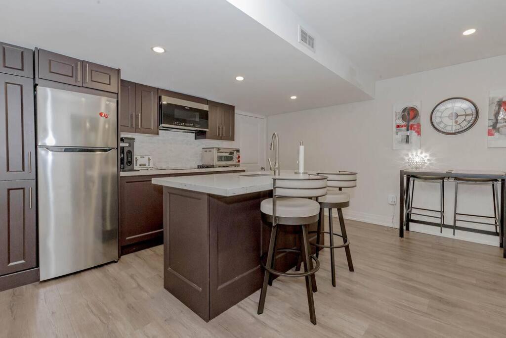 Luxury Basement Apartment in Oakville Monthly stays only