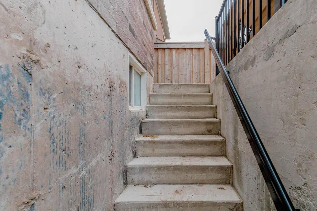 Luxury Basement Apartment in Oakville Monthly stays only