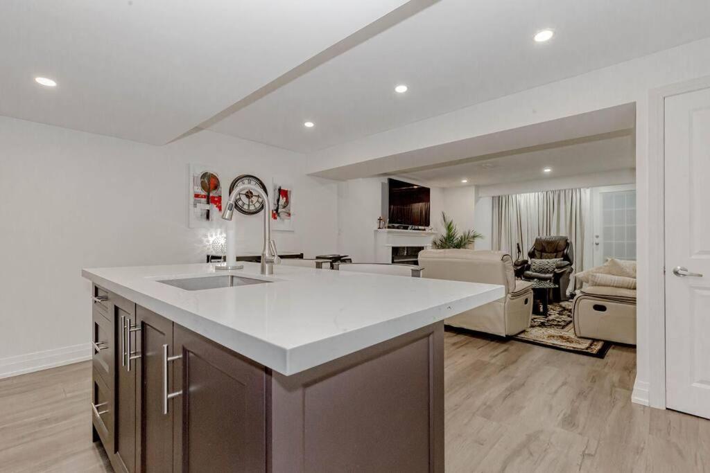 Luxury Basement Apartment in Oakville Monthly stays only