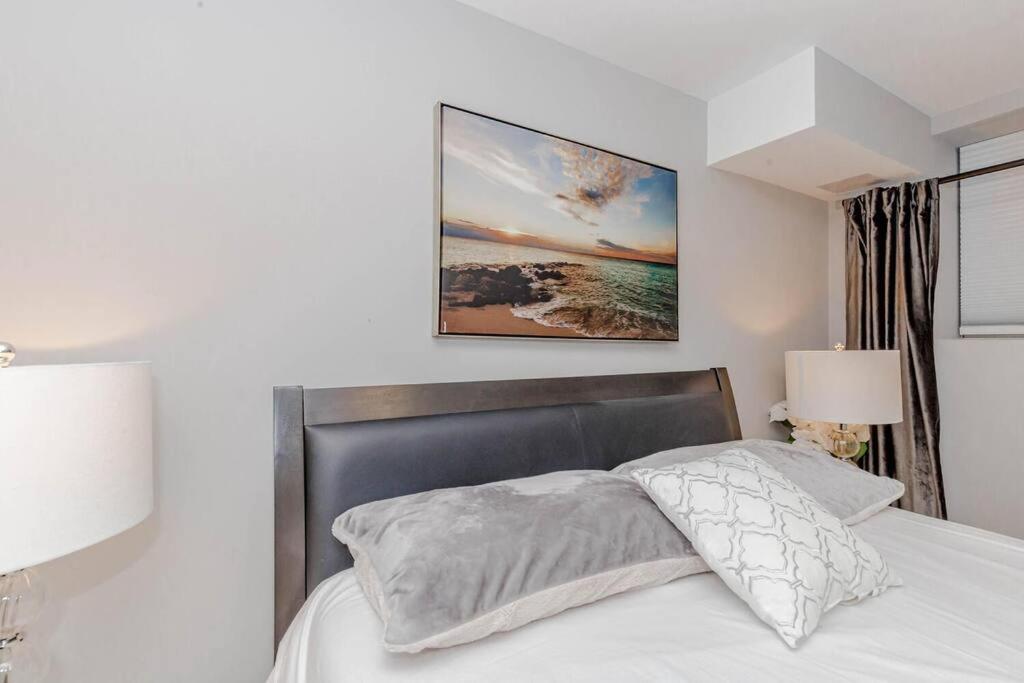 Luxury Basement Apartment in Oakville Monthly stays only