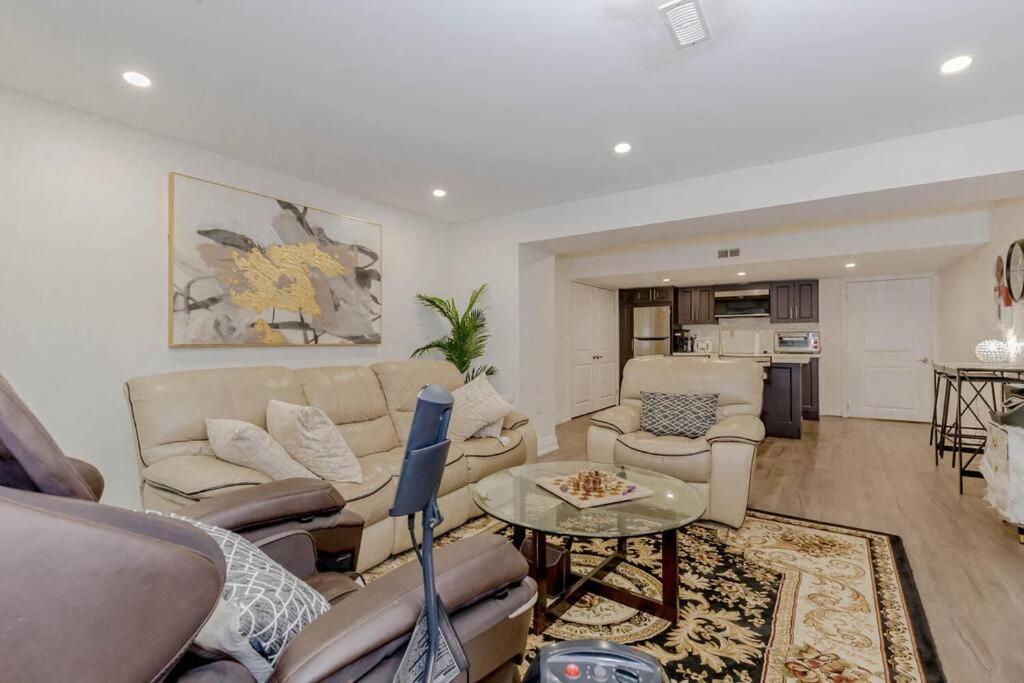 Luxury Basement Apartment in Oakville Monthly stays only