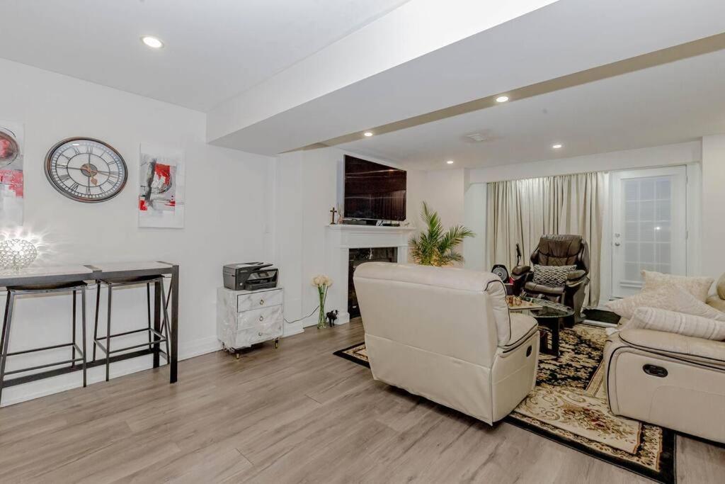Luxury Basement Apartment in Oakville Monthly stays only