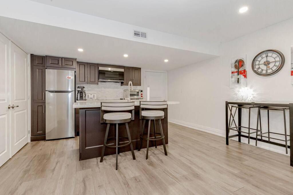 Luxury Basement Apartment in Oakville Monthly stays only