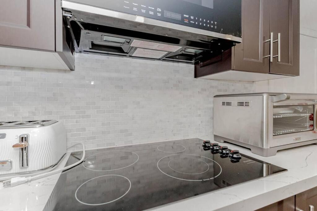 Luxury Basement Apartment in Oakville Monthly stays only