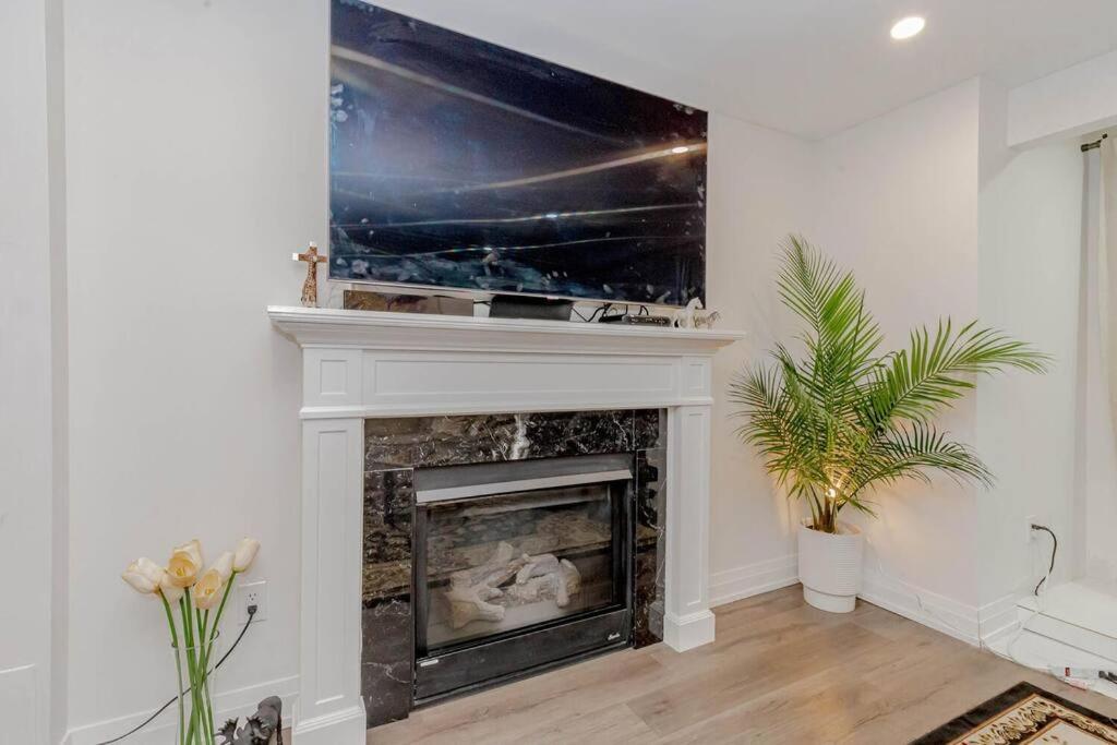 Luxury Basement Apartment in Oakville Monthly stays only