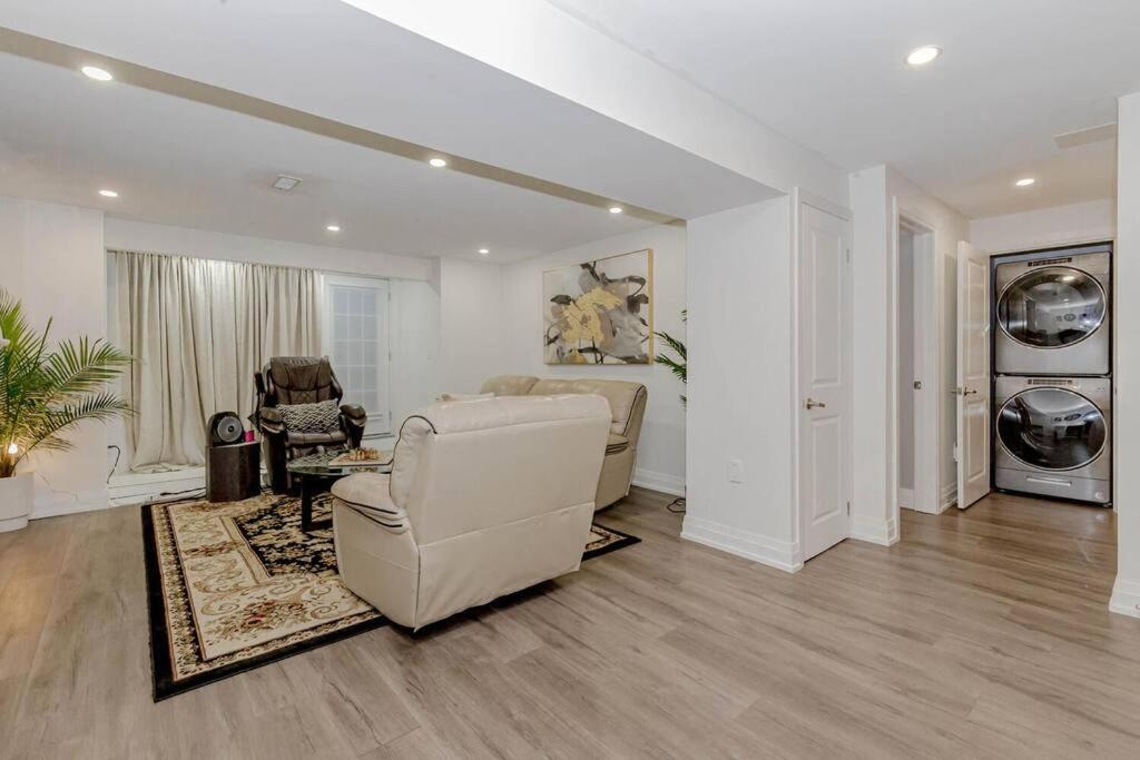 Luxury Basement Apartment in Oakville Monthly stays only