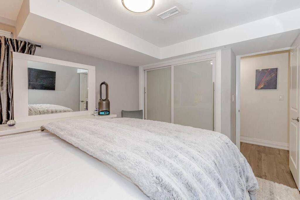 Luxury Basement Apartment in Oakville Monthly stays only
