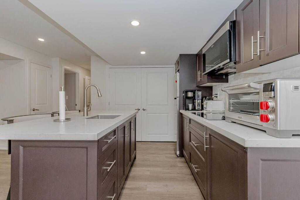 Luxury Basement Apartment in Oakville Monthly stays only