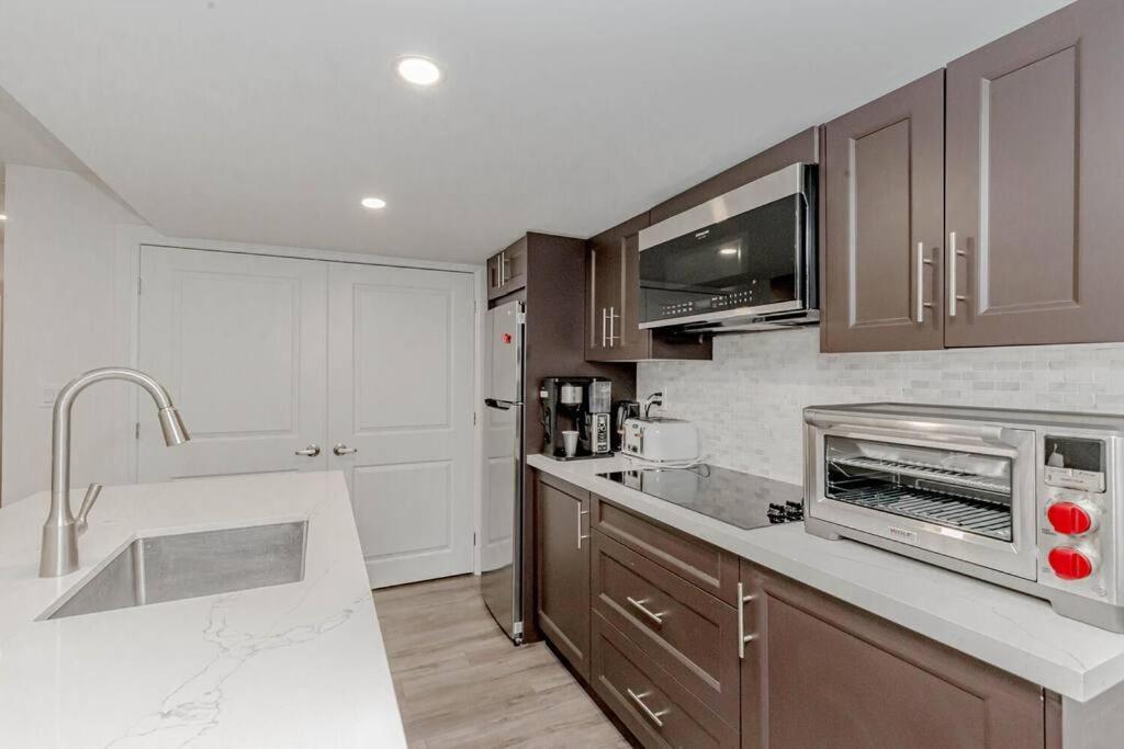 Luxury Basement Apartment in Oakville Monthly stays only