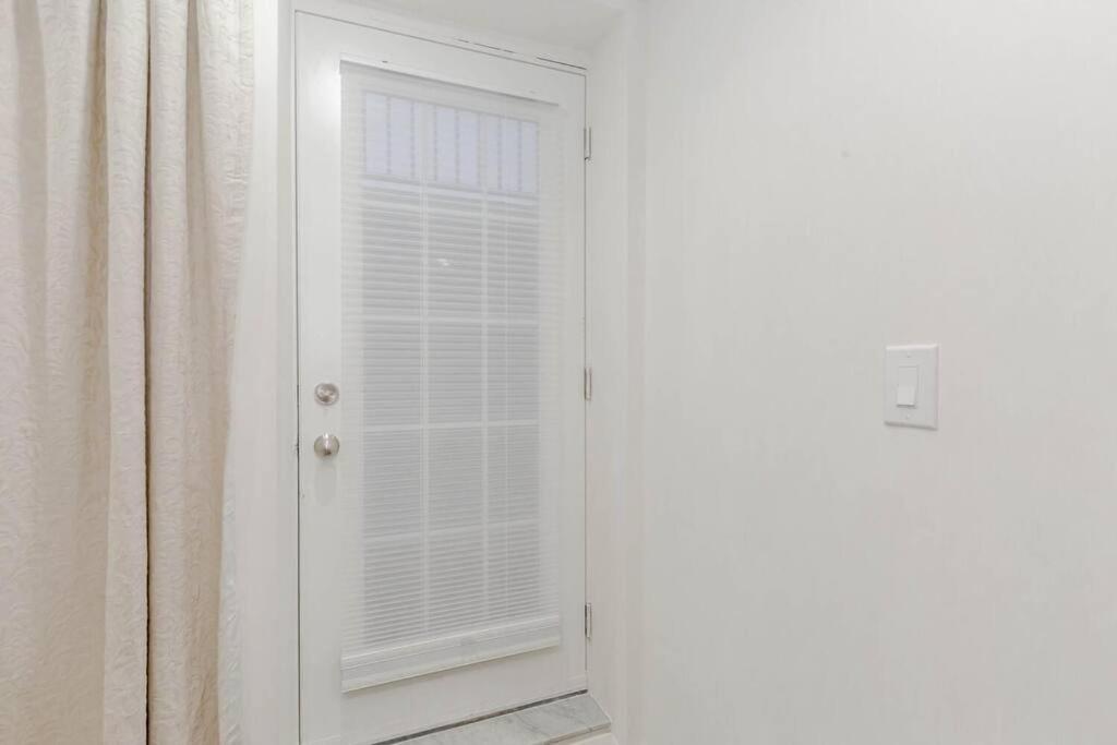 Luxury Basement Apartment in Oakville Monthly stays only