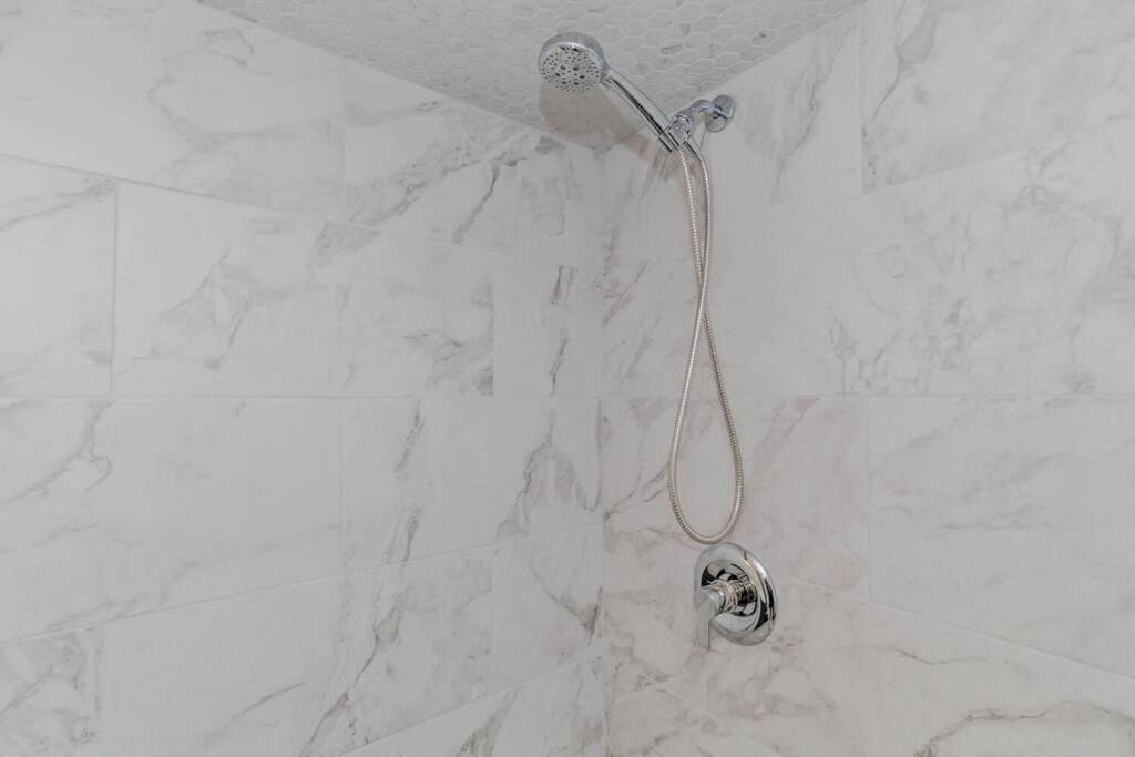 Luxury Basement Apartment in Oakville Monthly stays only