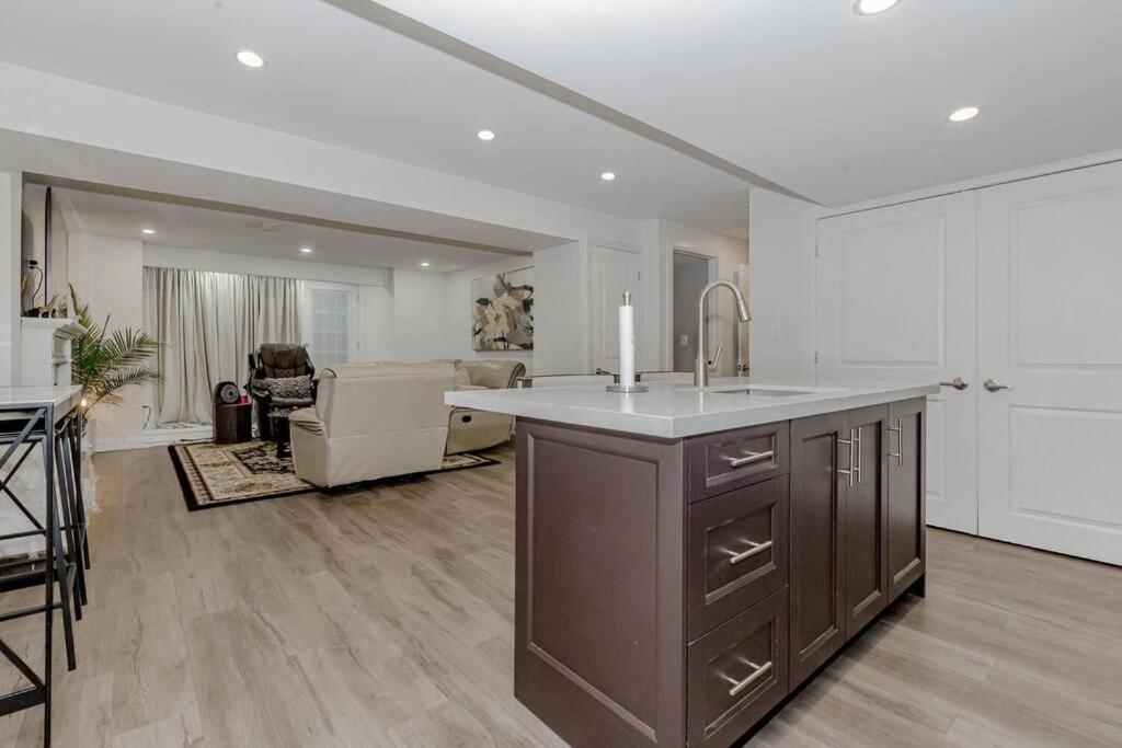Luxury Basement Apartment in Oakville Monthly stays only