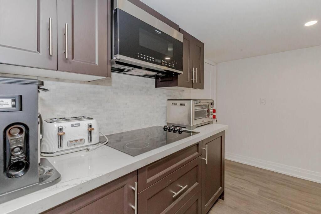 Luxury Basement Apartment in Oakville Monthly stays only