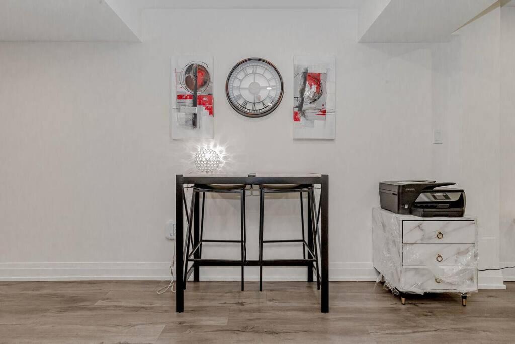 Luxury Basement Apartment in Oakville Monthly stays only