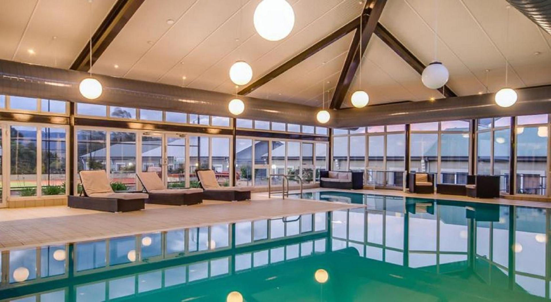 Horizons 306 - Deluxe Lake Front Studio l Pool l Tennis l WiFi l BBQ