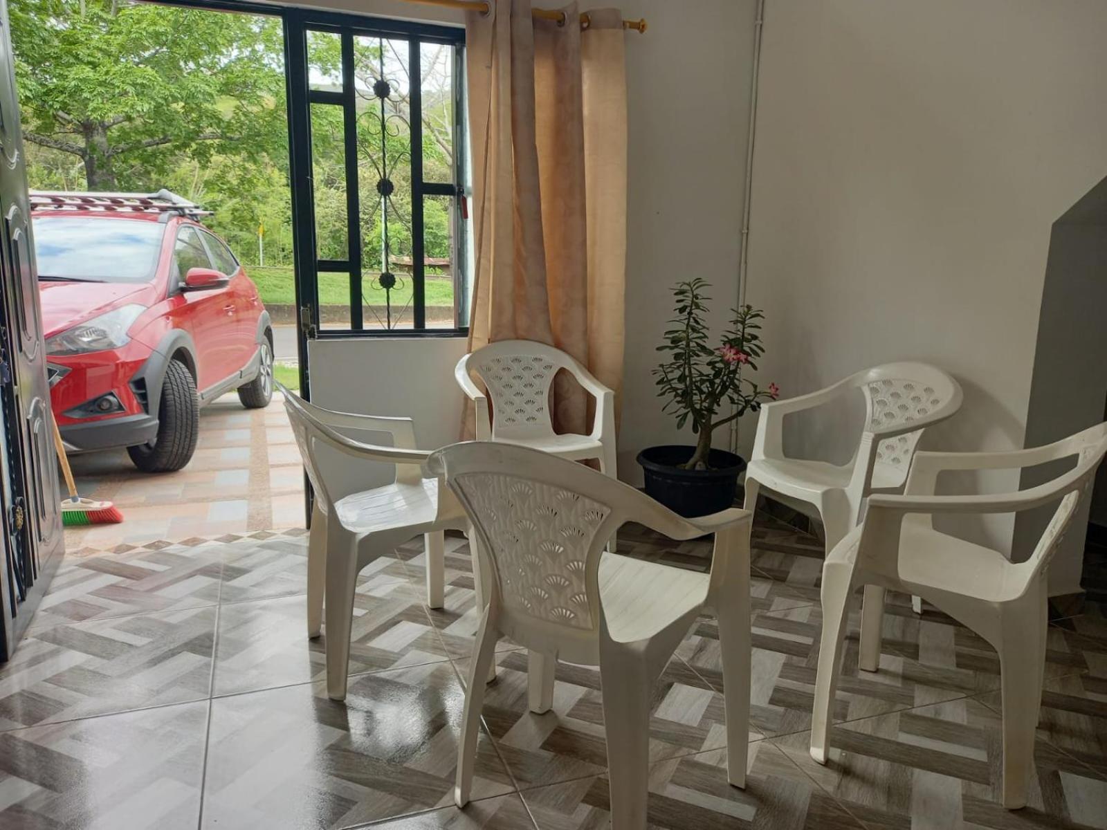 Apartamento Amplio con Parqueadero AC y Wifi cerca terminal y centro histórico