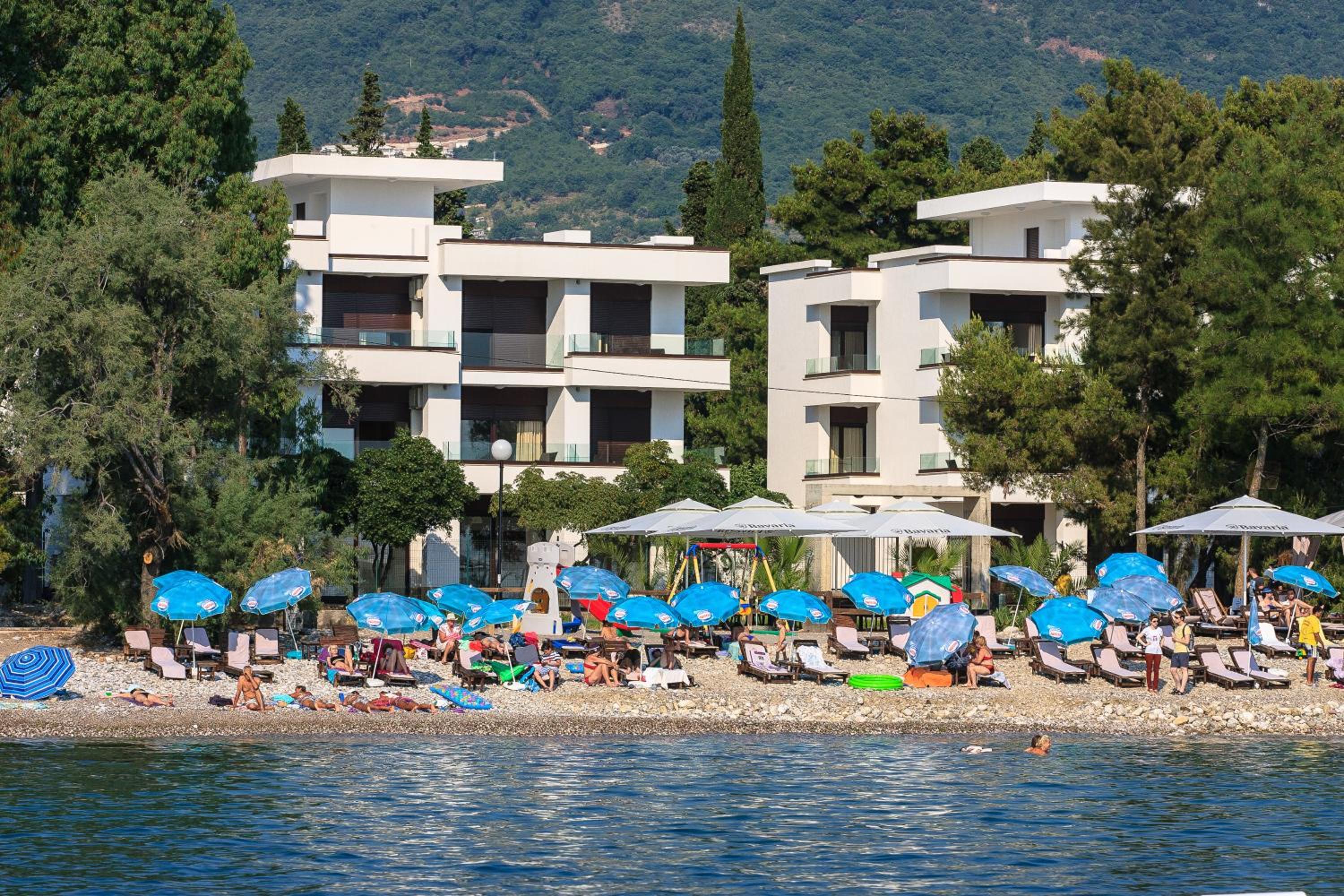Apartments Kuce Lekovica Beach & snack bar- Bistro