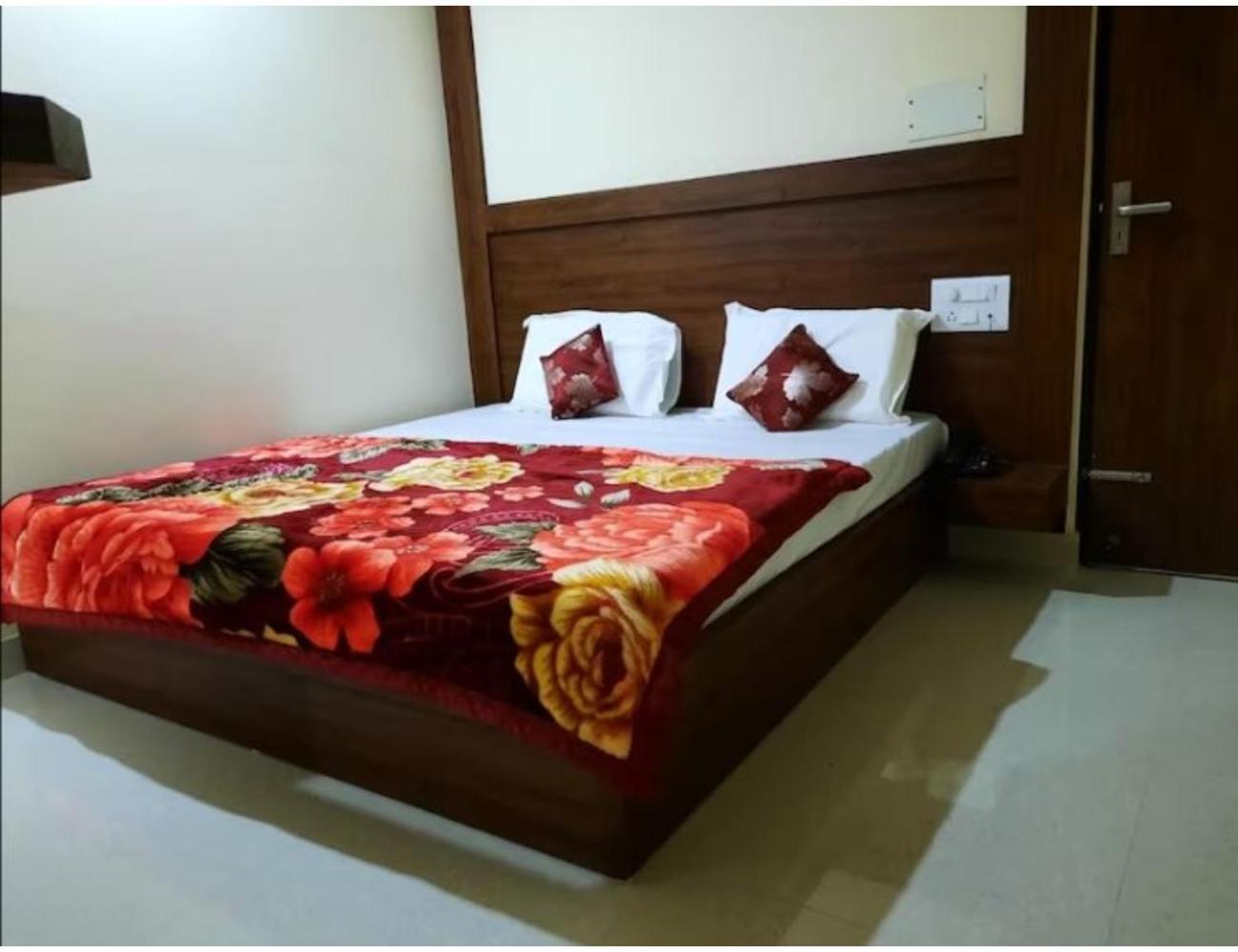 Hotel The Elite, Katra view 3