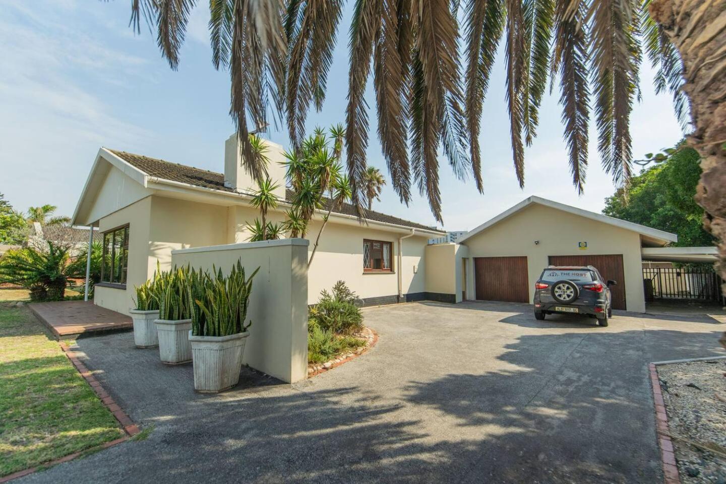Summer living family home view 3