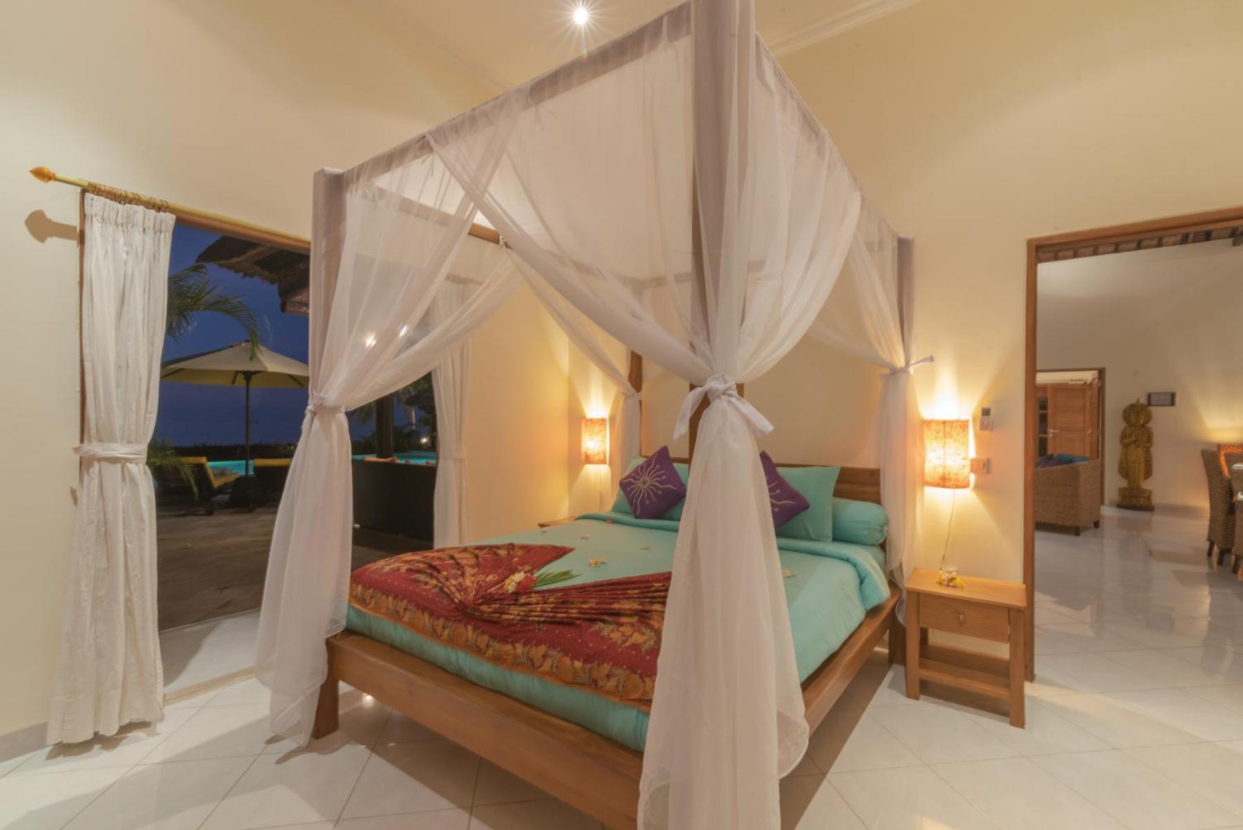 Villa Cerah beachfront