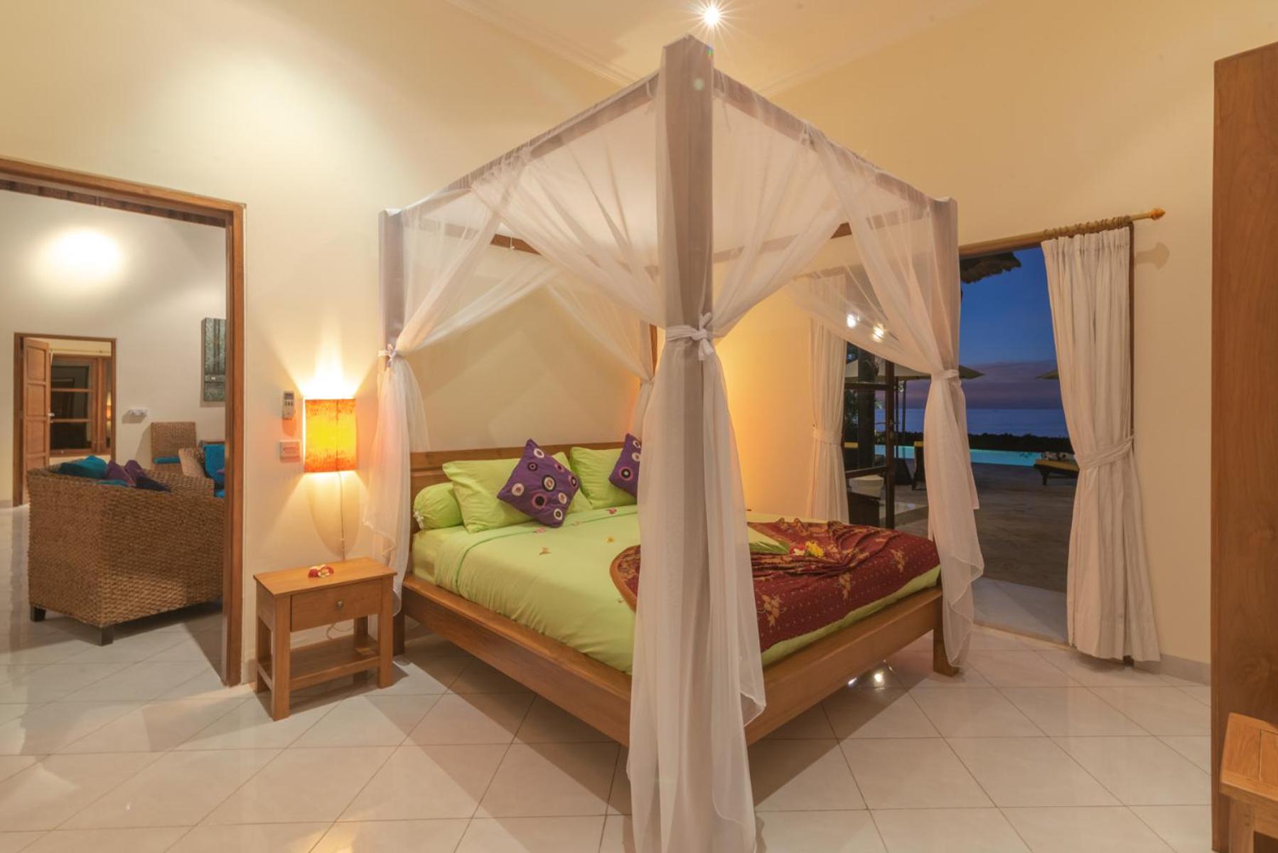 Villa Cerah beachfront
