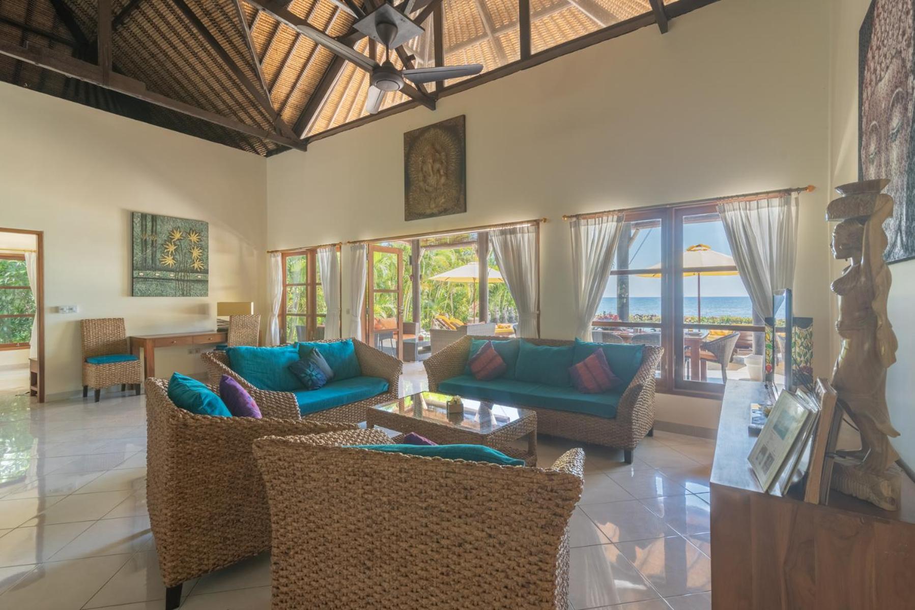 Villa Cerah beachfront
