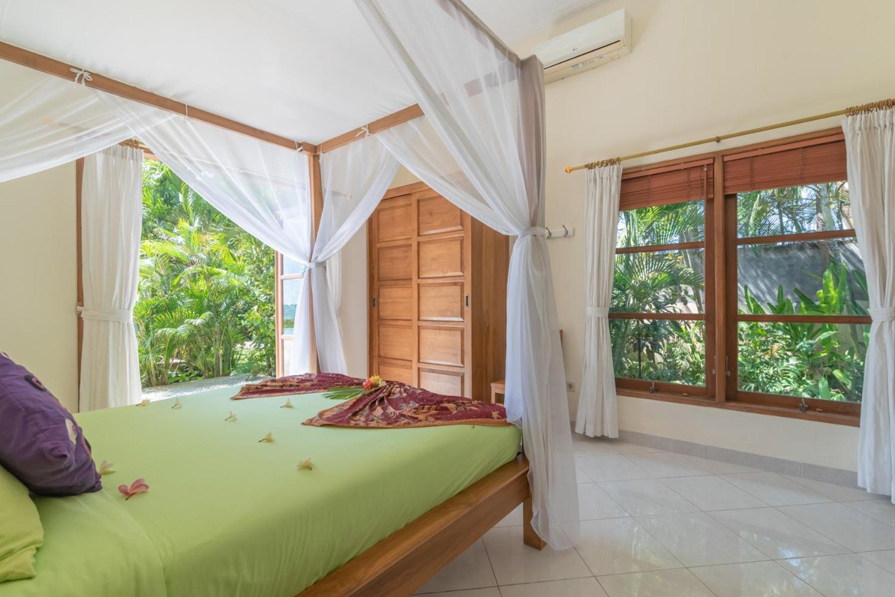Villa Cerah beachfront