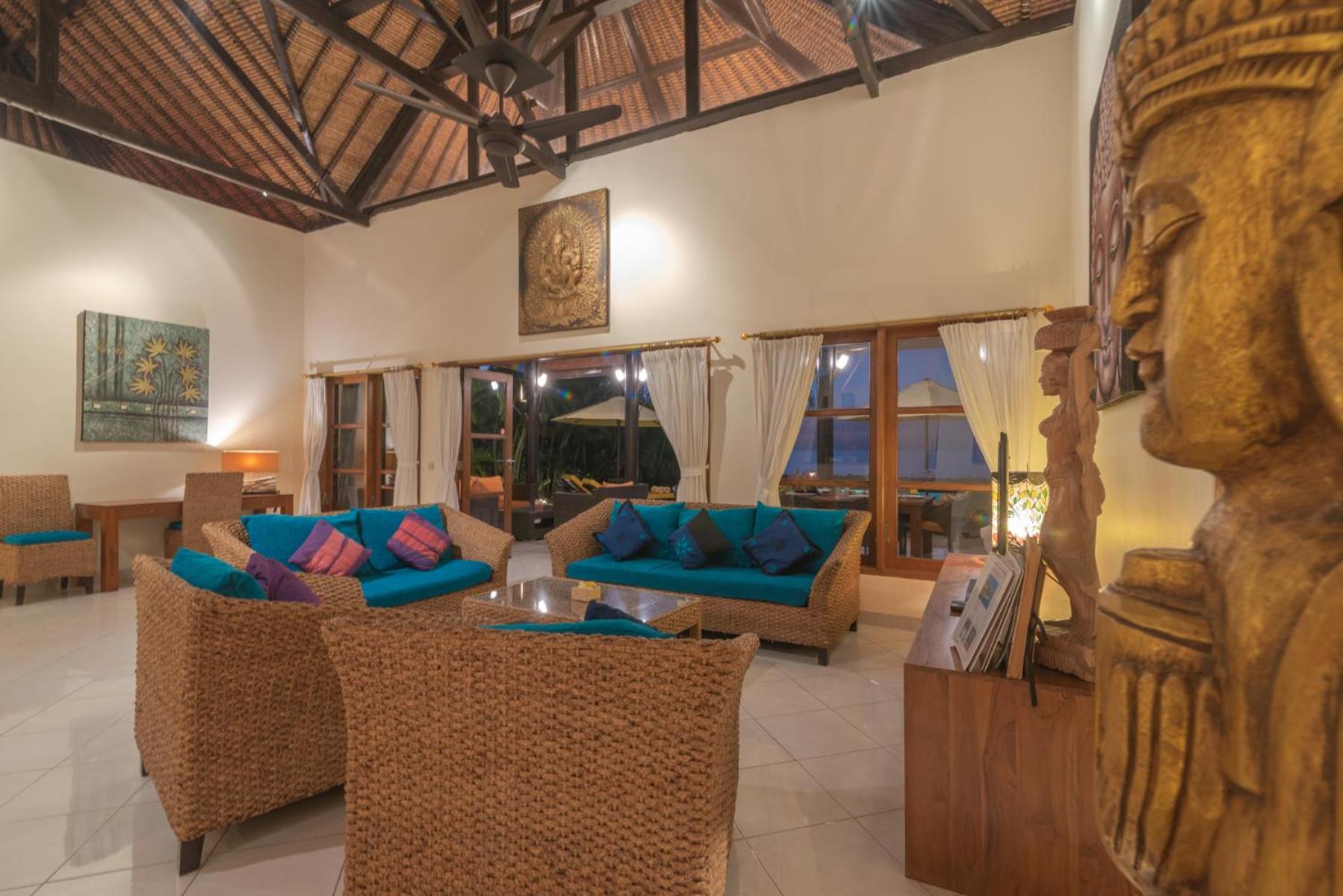 Villa Cerah beachfront