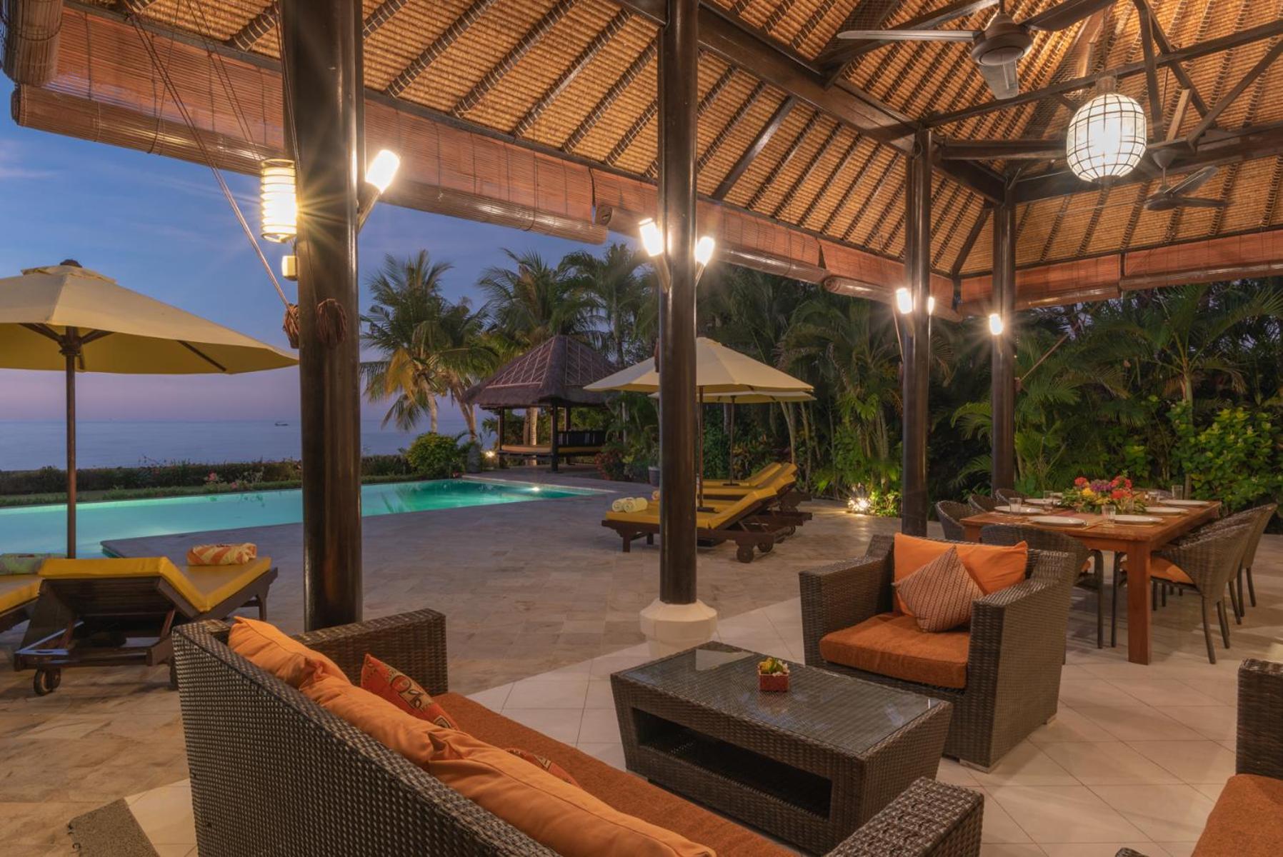 Villa Cerah beachfront