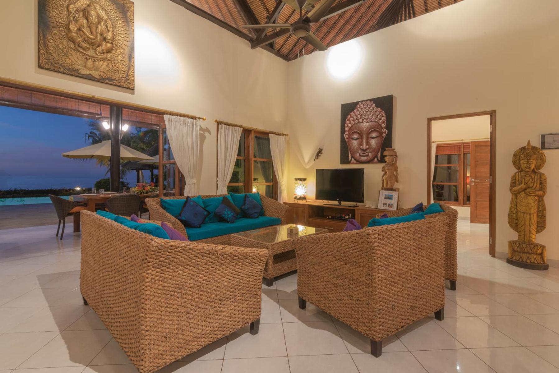 Villa Cerah beachfront
