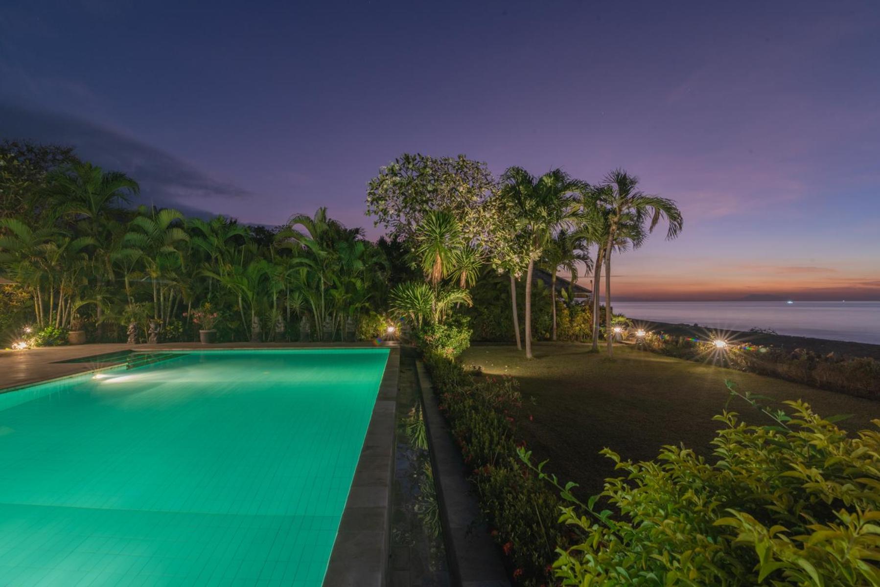 Villa Cerah beachfront
