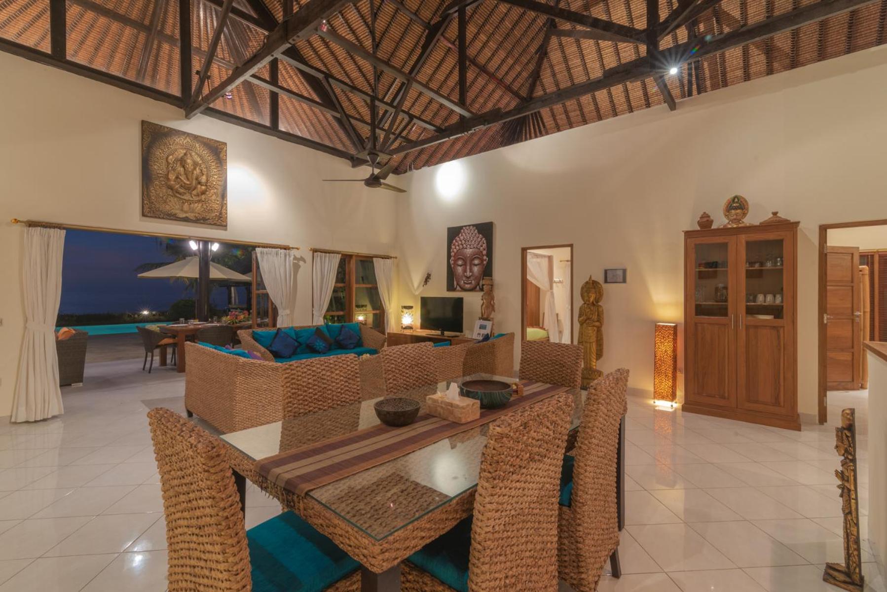 Villa Cerah beachfront