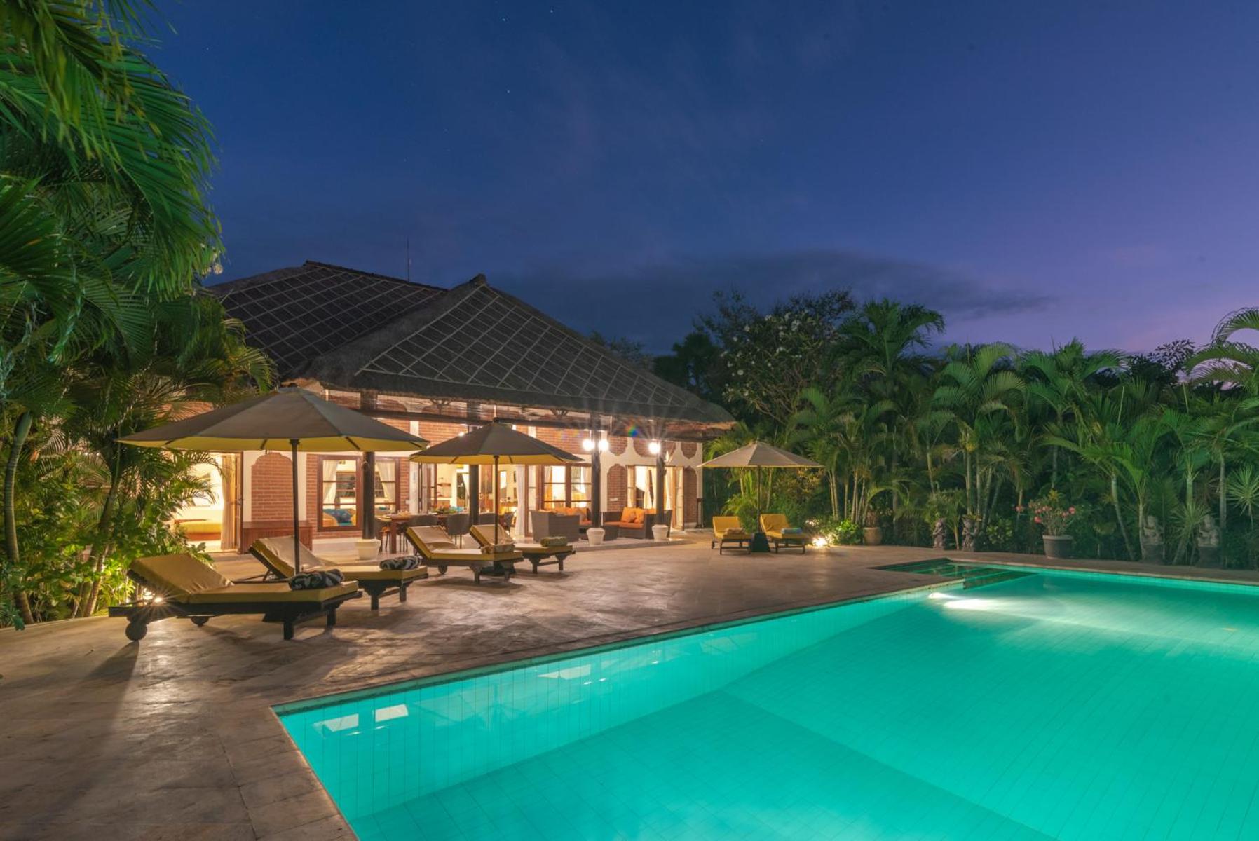 Villa Cerah beachfront