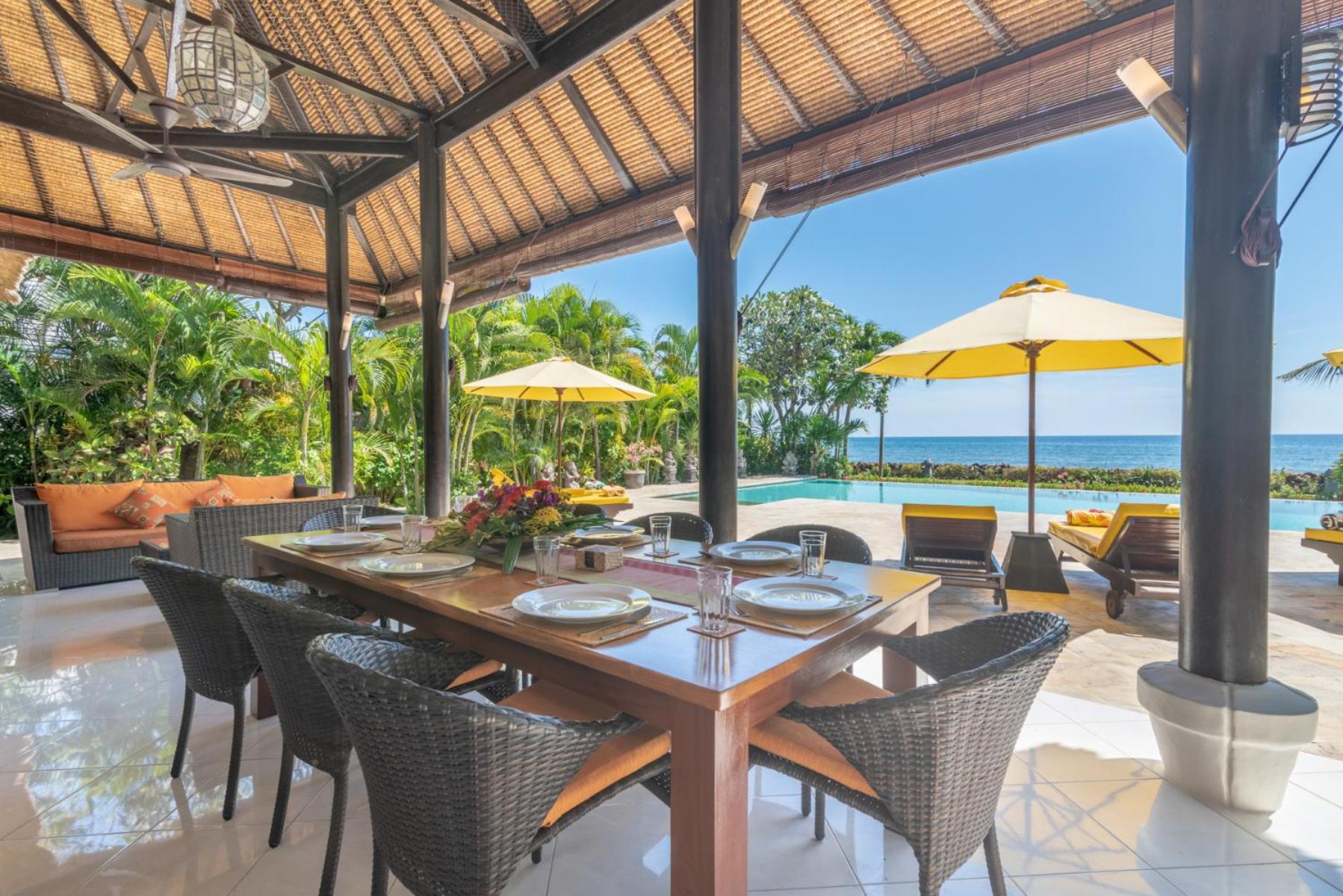 Villa Cerah beachfront