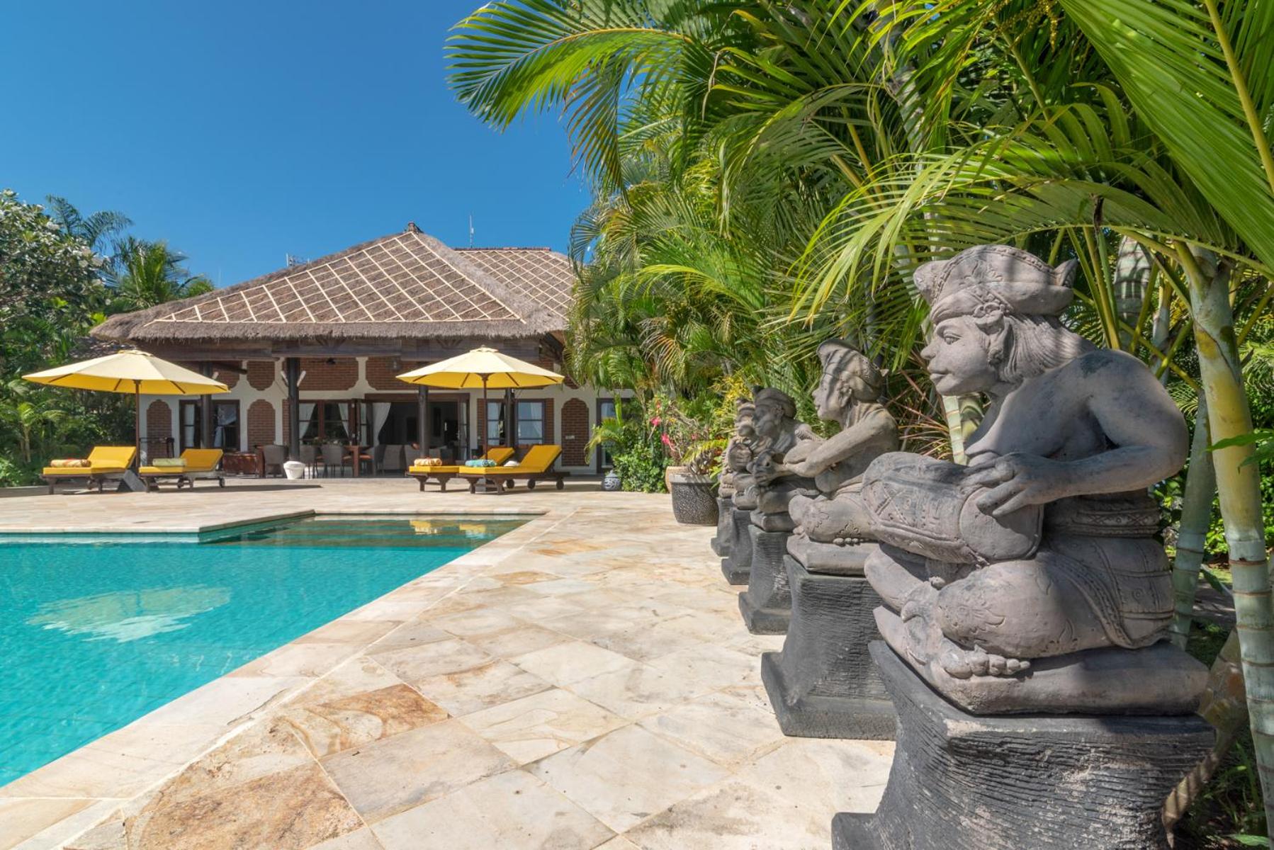 Villa Cerah beachfront