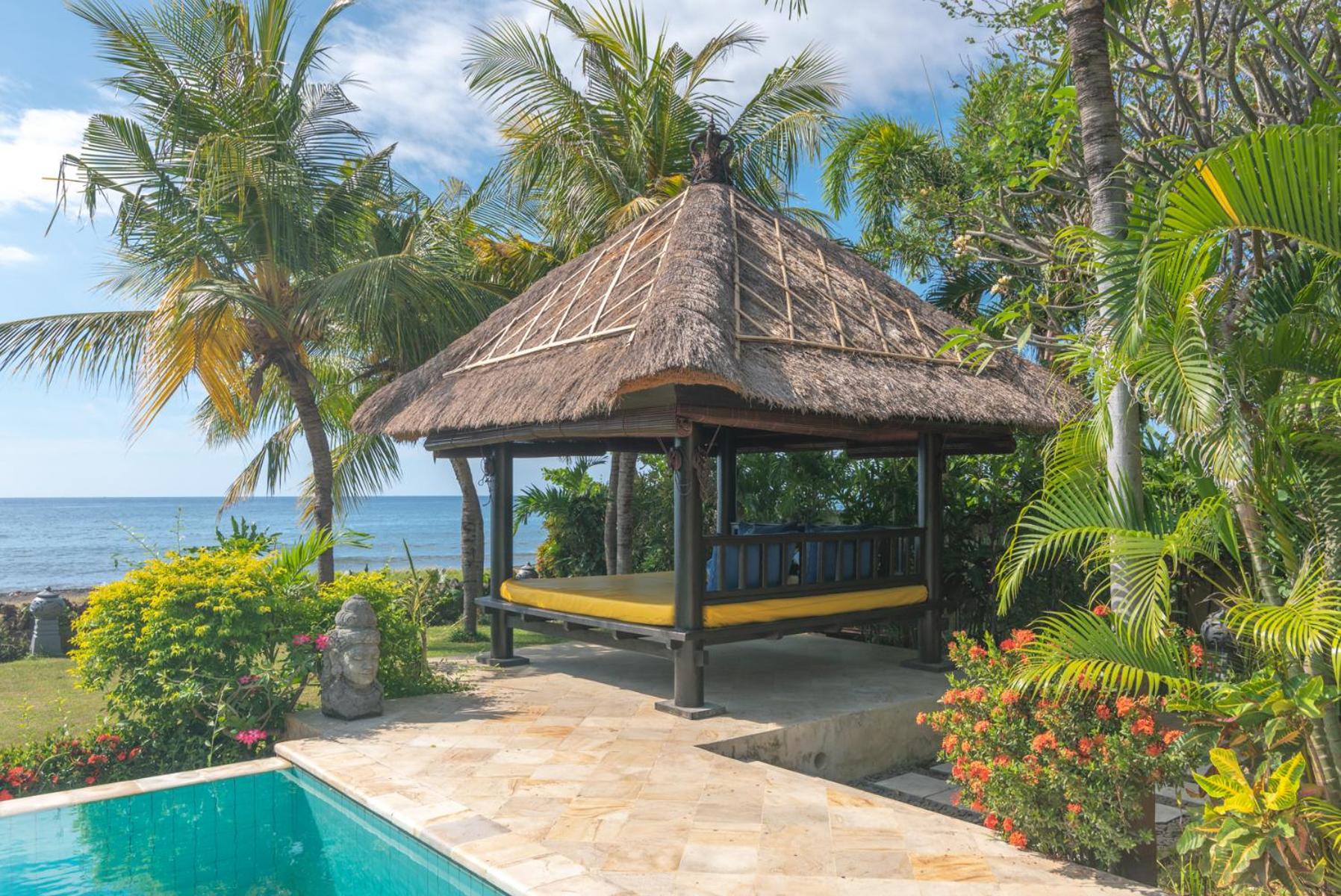 Villa Cerah beachfront