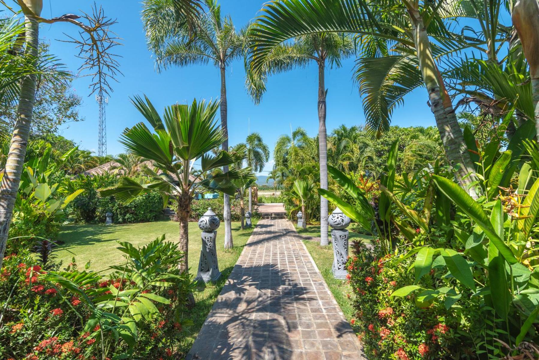 Villa Cerah beachfront