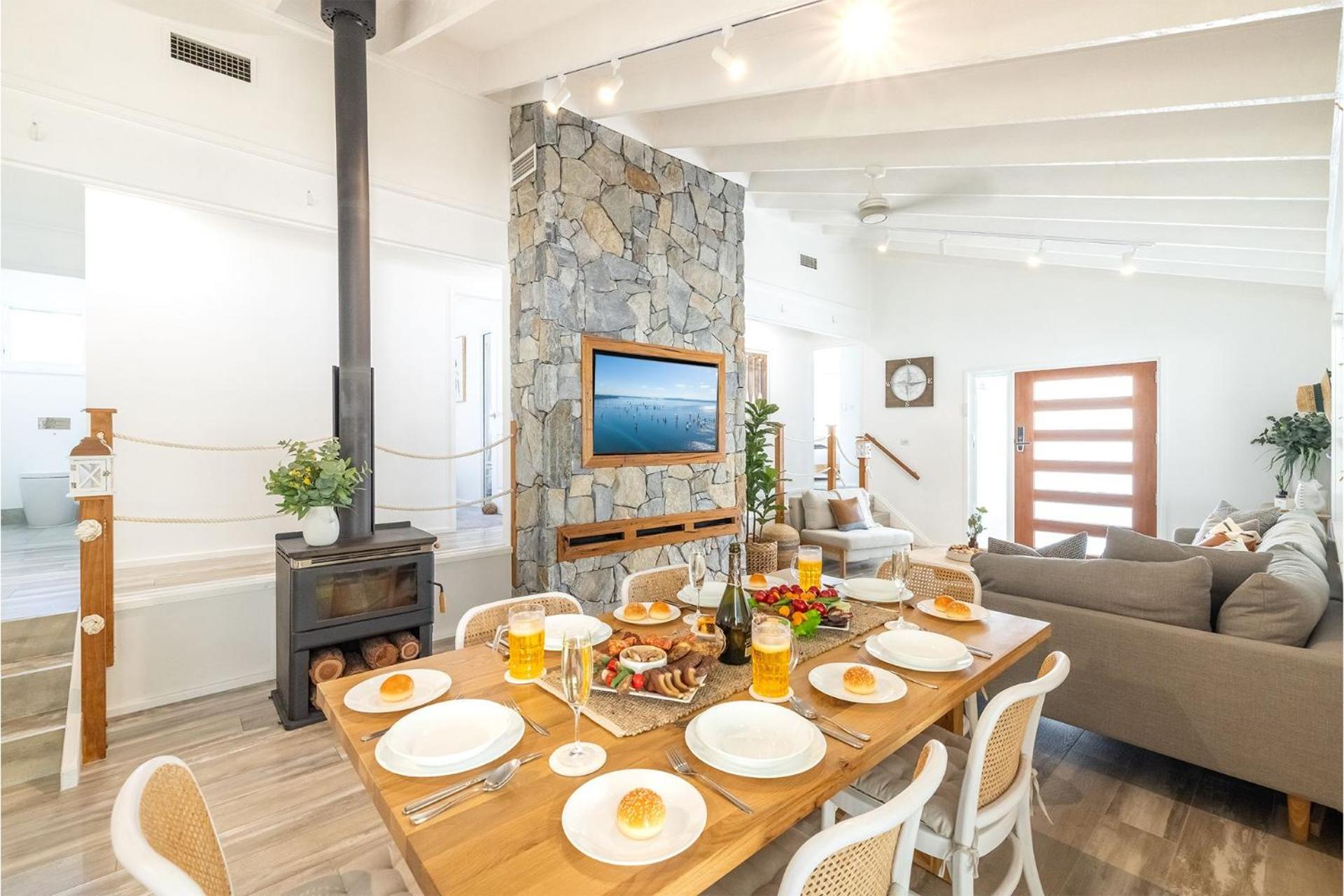 Compass Rose, 95 Ronald Avenue- Wifi, Aircon, Boat Parking, Linen