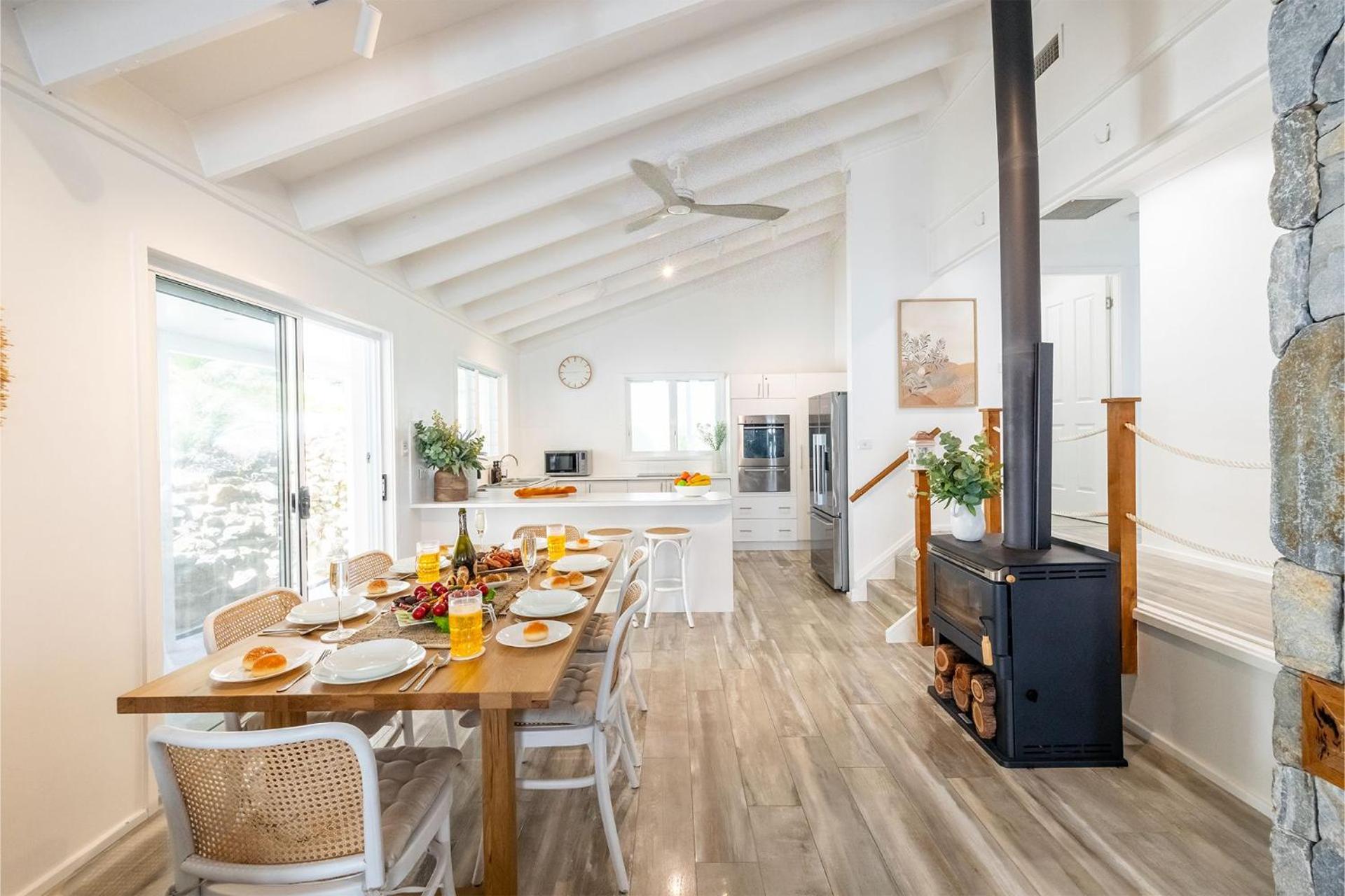 Compass Rose, 95 Ronald Avenue- Wifi, Aircon, Boat Parking, Linen