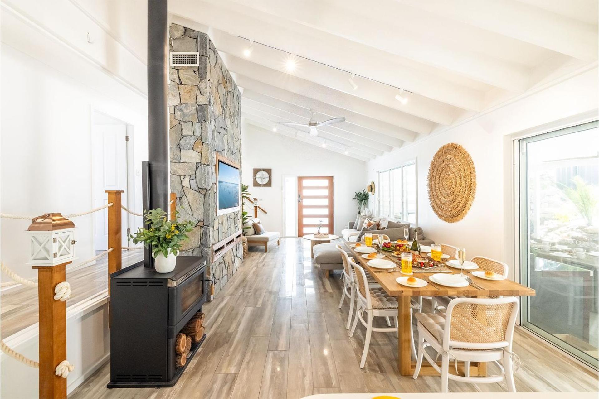 Compass Rose, 95 Ronald Avenue- Wifi, Aircon, Boat Parking, Linen