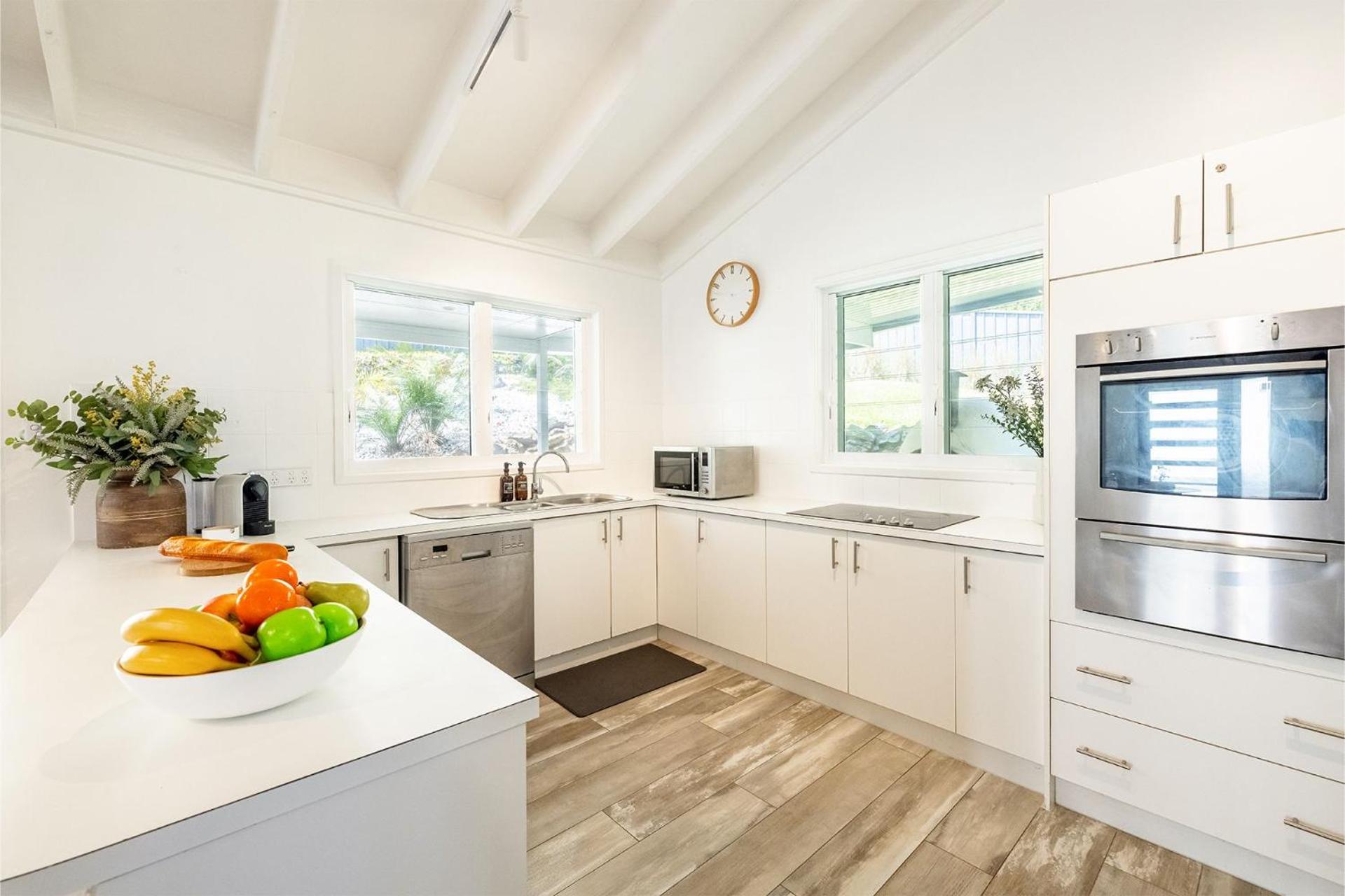 Compass Rose, 95 Ronald Avenue- Wifi, Aircon, Boat Parking, Linen