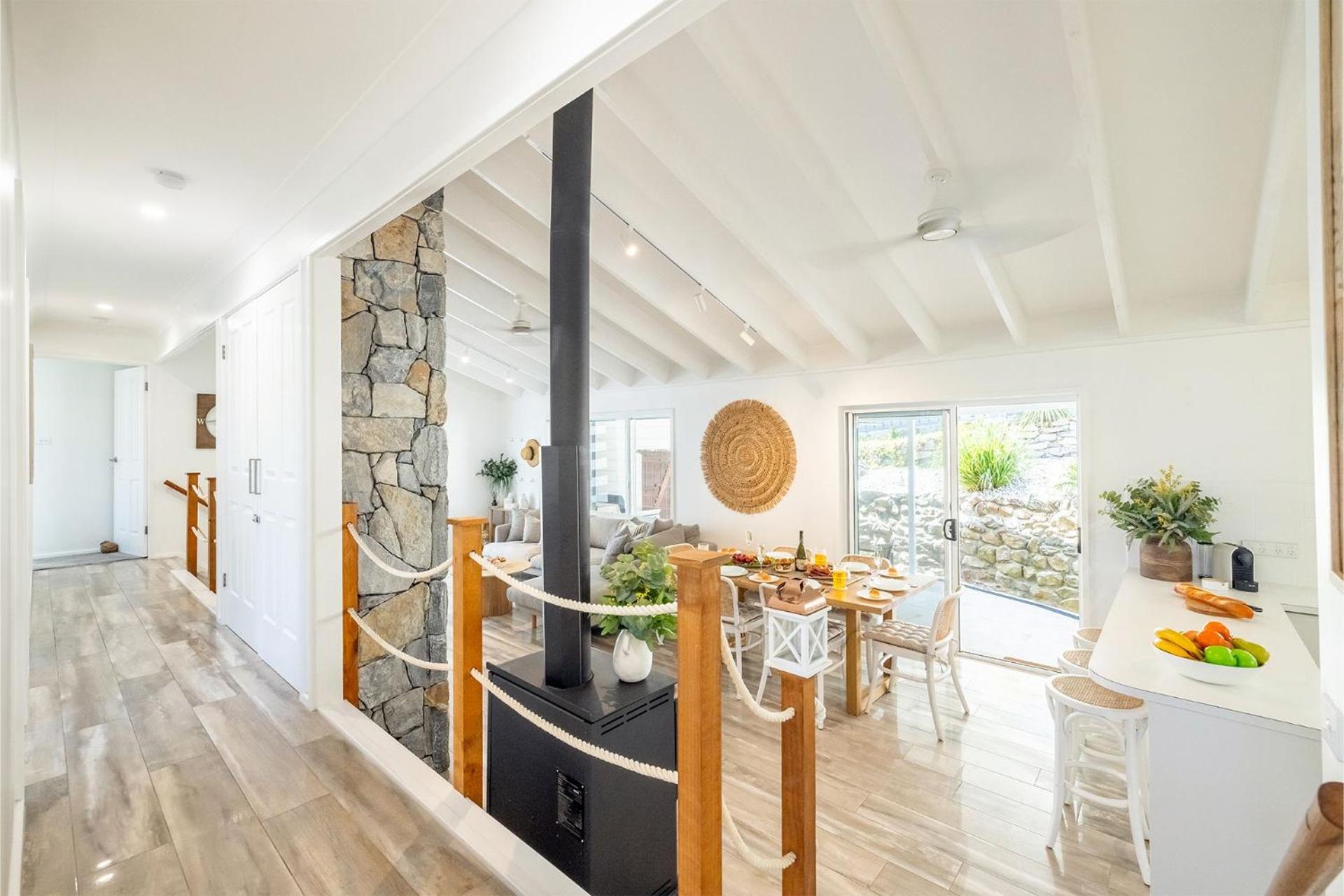 Compass Rose, 95 Ronald Avenue- Wifi, Aircon, Boat Parking, Linen