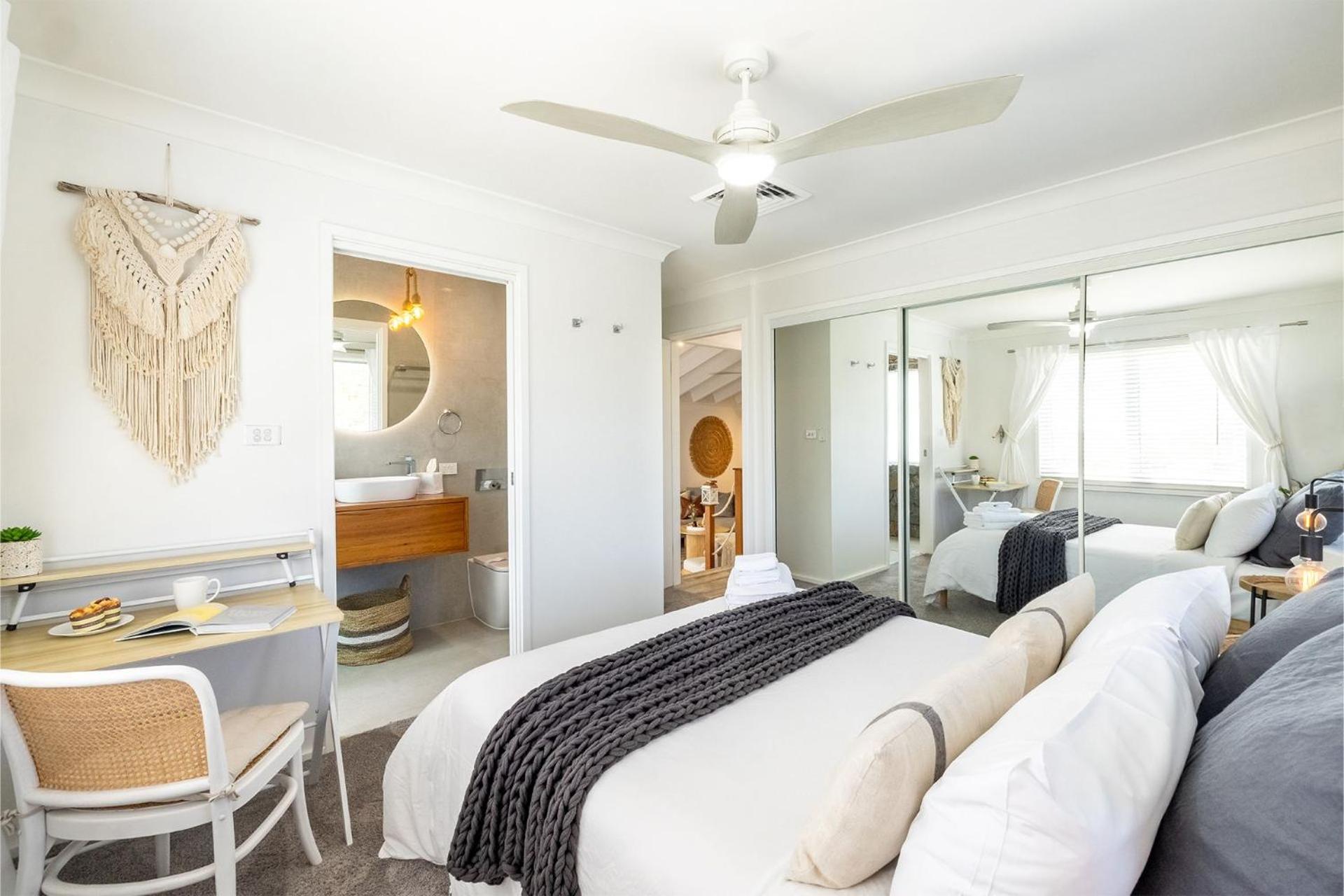 Compass Rose, 95 Ronald Avenue- Wifi, Aircon, Boat Parking, Linen