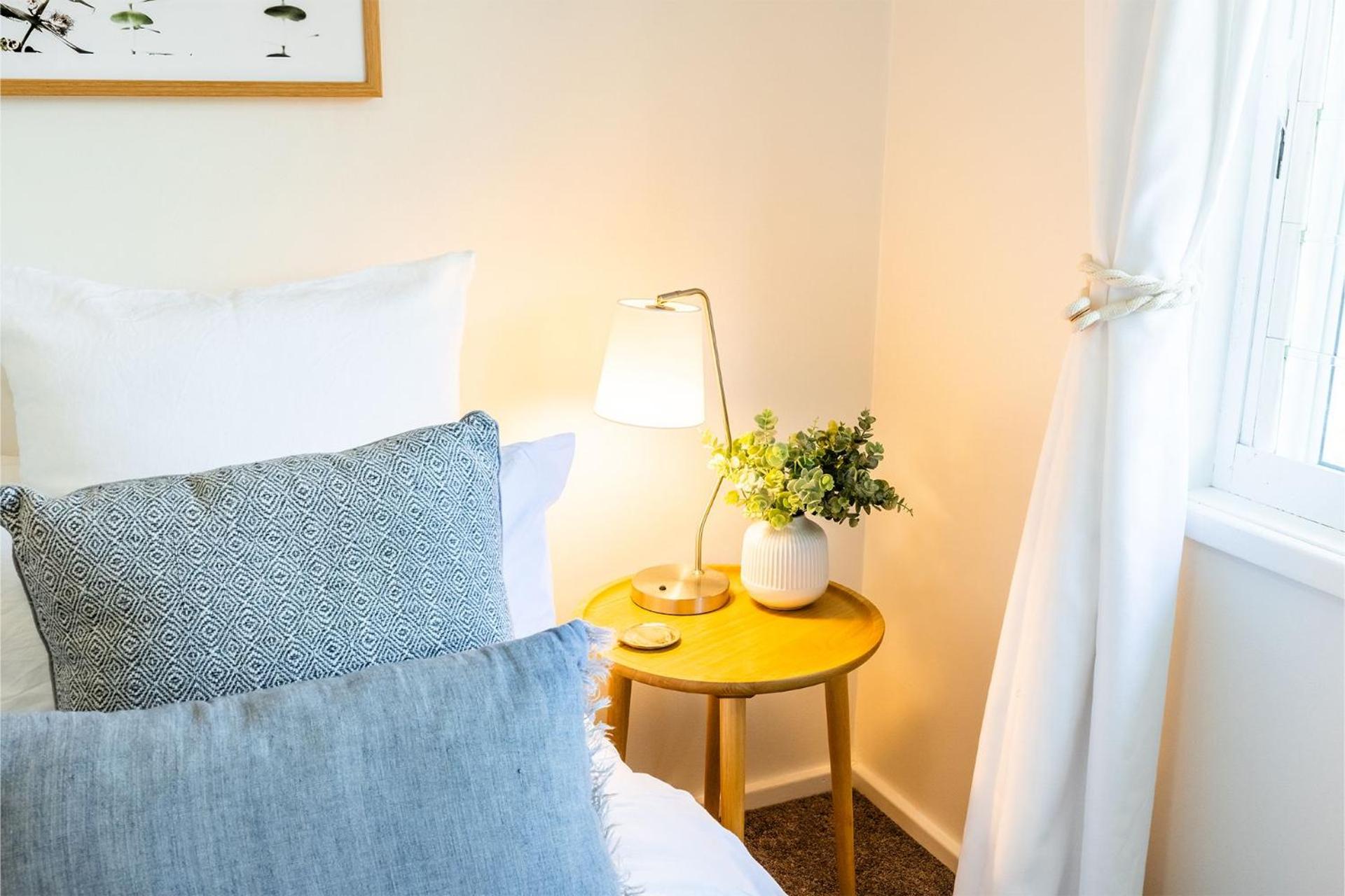 Compass Rose, 95 Ronald Avenue- Wifi, Aircon, Boat Parking, Linen