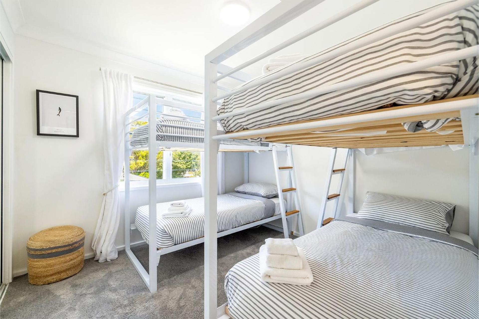 Compass Rose, 95 Ronald Avenue- Wifi, Aircon, Boat Parking, Linen