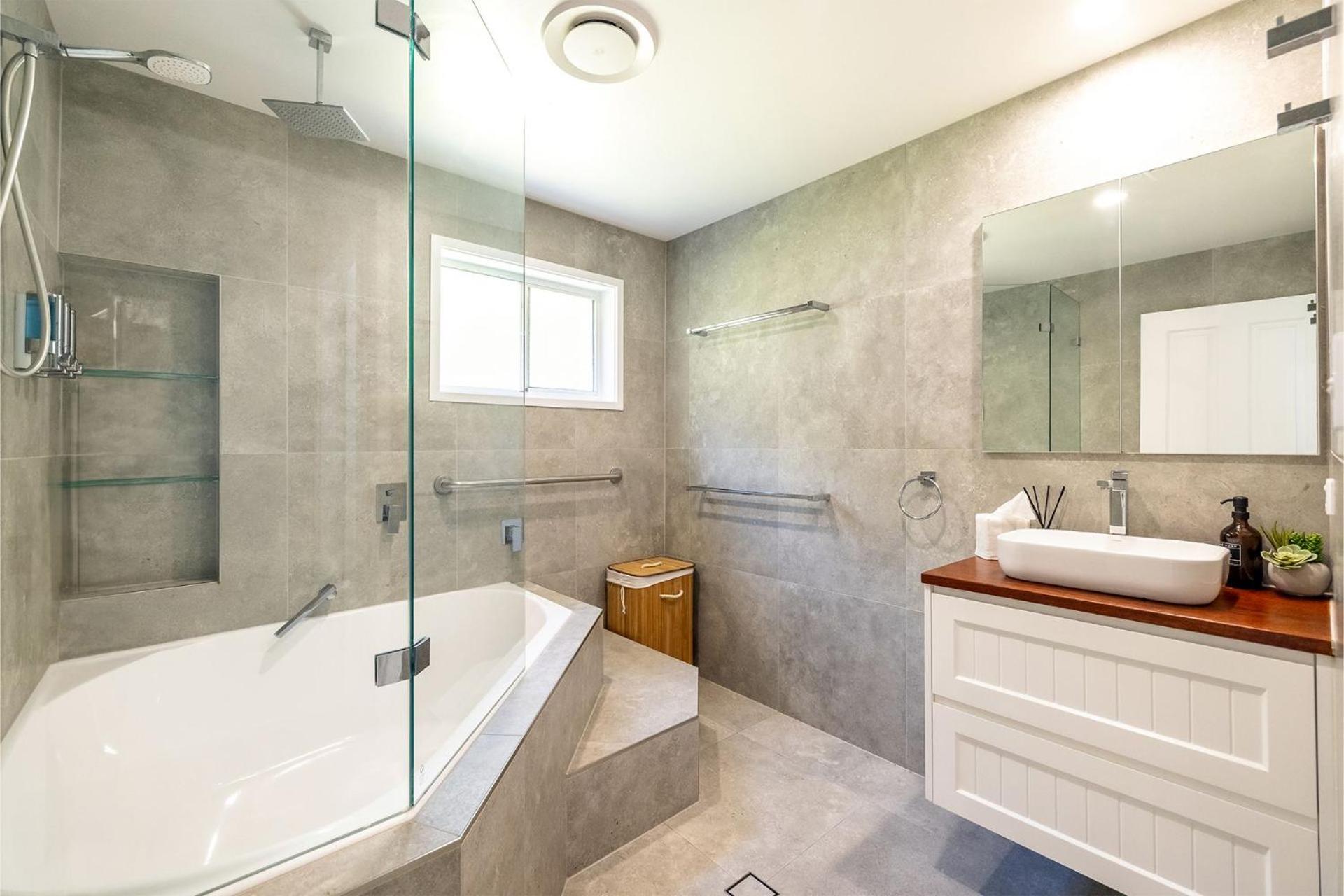 Compass Rose, 95 Ronald Avenue- Wifi, Aircon, Boat Parking, Linen